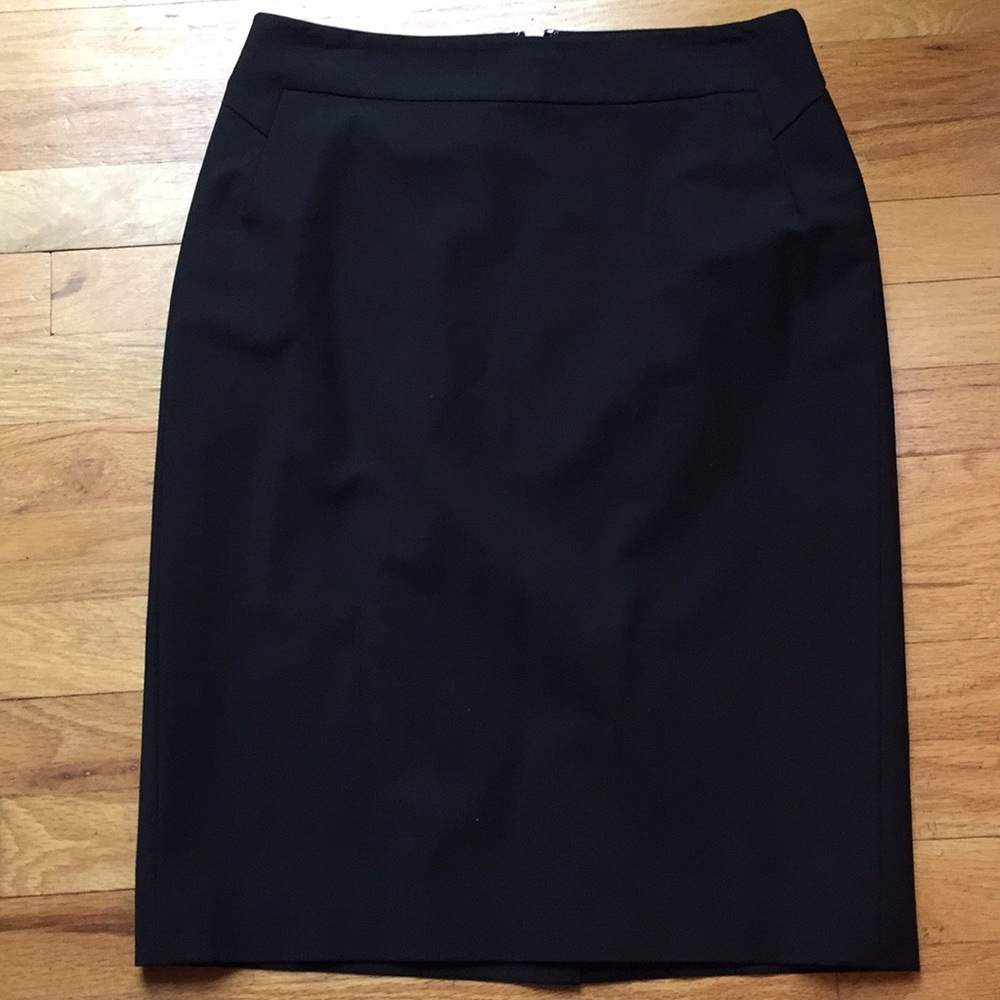 Ann Taylor 14”Waist 18”hips 23”length/ vent/pencil